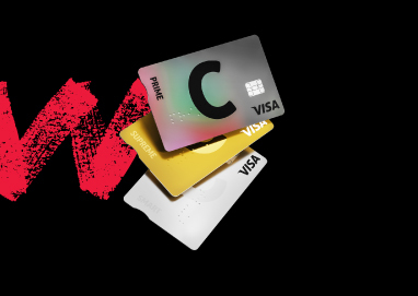 Три платежные карты Citadele: C prime (серая с радужным отливом), C supreme (золотая), C smart (серебряная), расположенные друг на друге. 