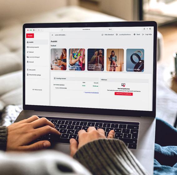 Inimene hoiab süles sülearvutit, millel on kuvatud Citadele internetipanga uus kujundus.