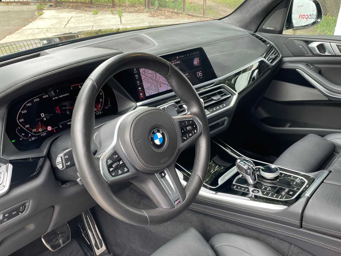 Легковой автомобиль: BMW X5