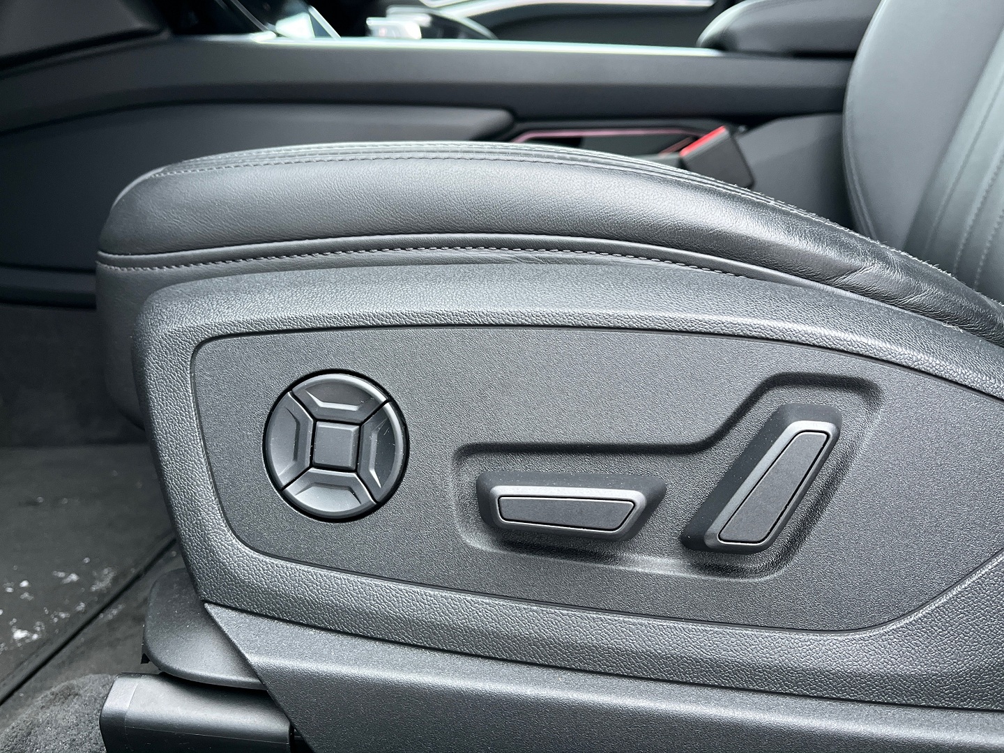 Sõiduauto: Audi E-TRON 50