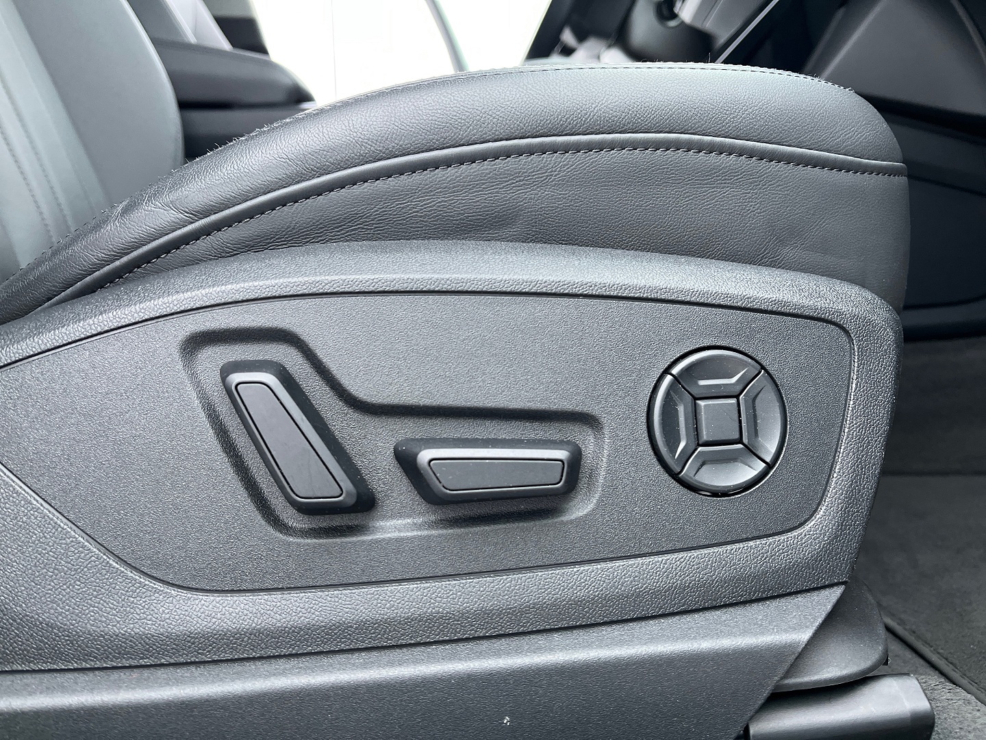 Sõiduauto: Audi E-TRON 50