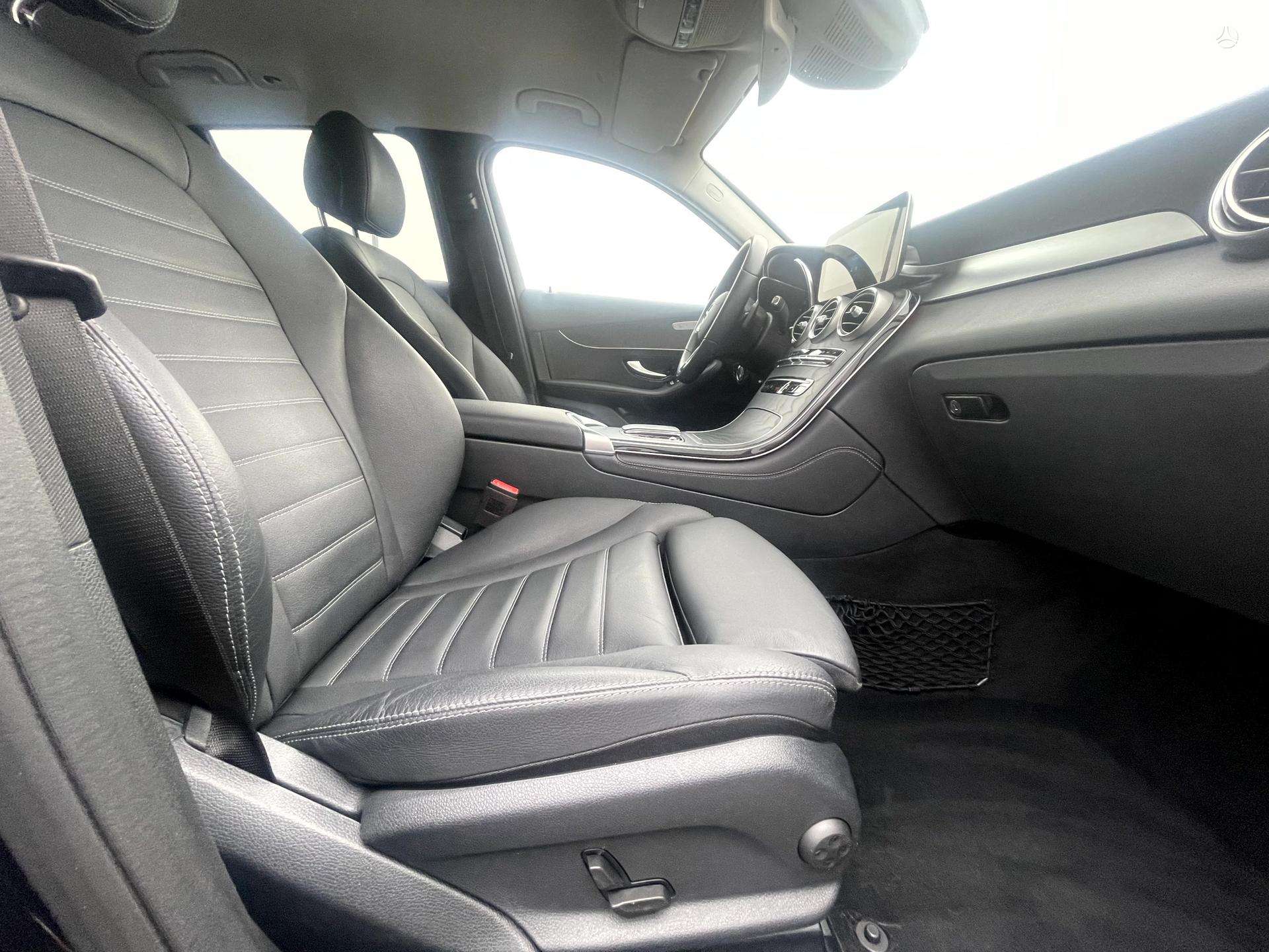 Car: Mercedes-Benz GLC300