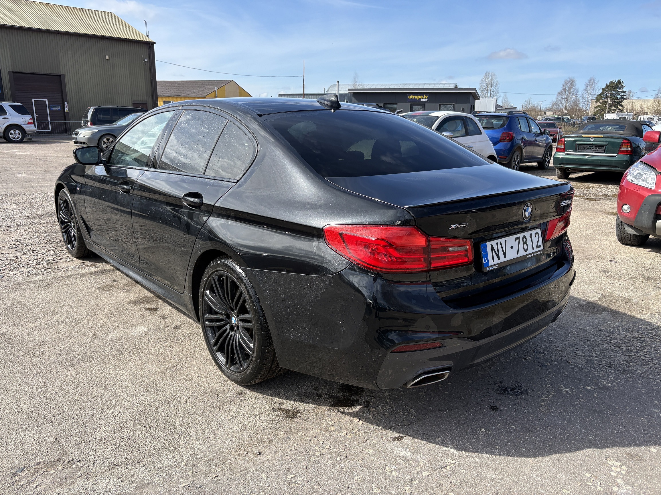 Легковой автомобиль: BMW 520 d xDrive