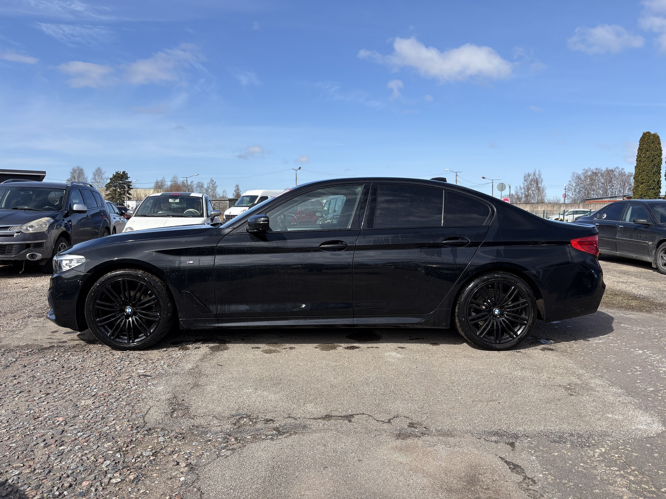 Легковой автомобиль: BMW 520 d xDrive