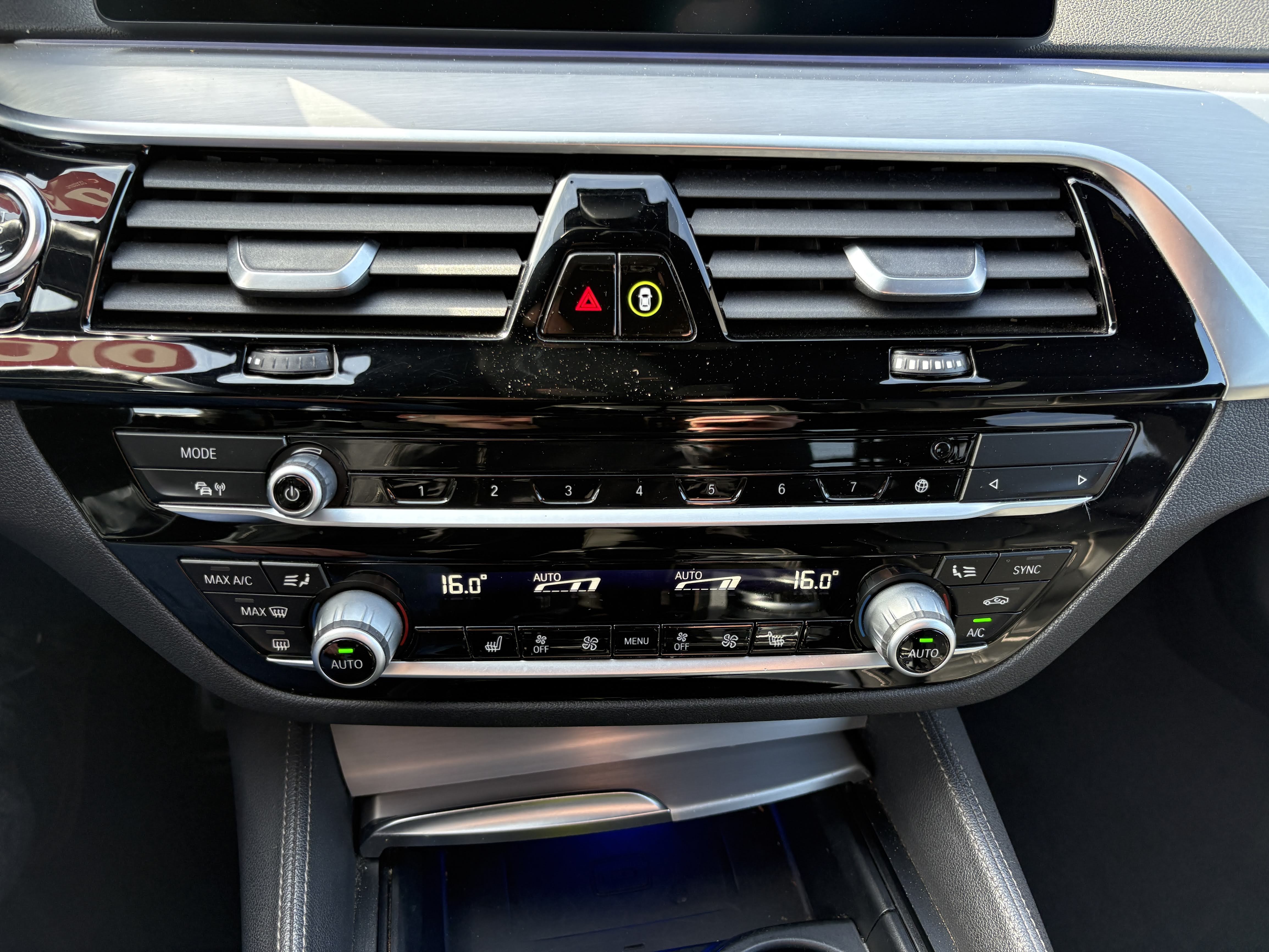 Легковой автомобиль: BMW 520 d xDrive